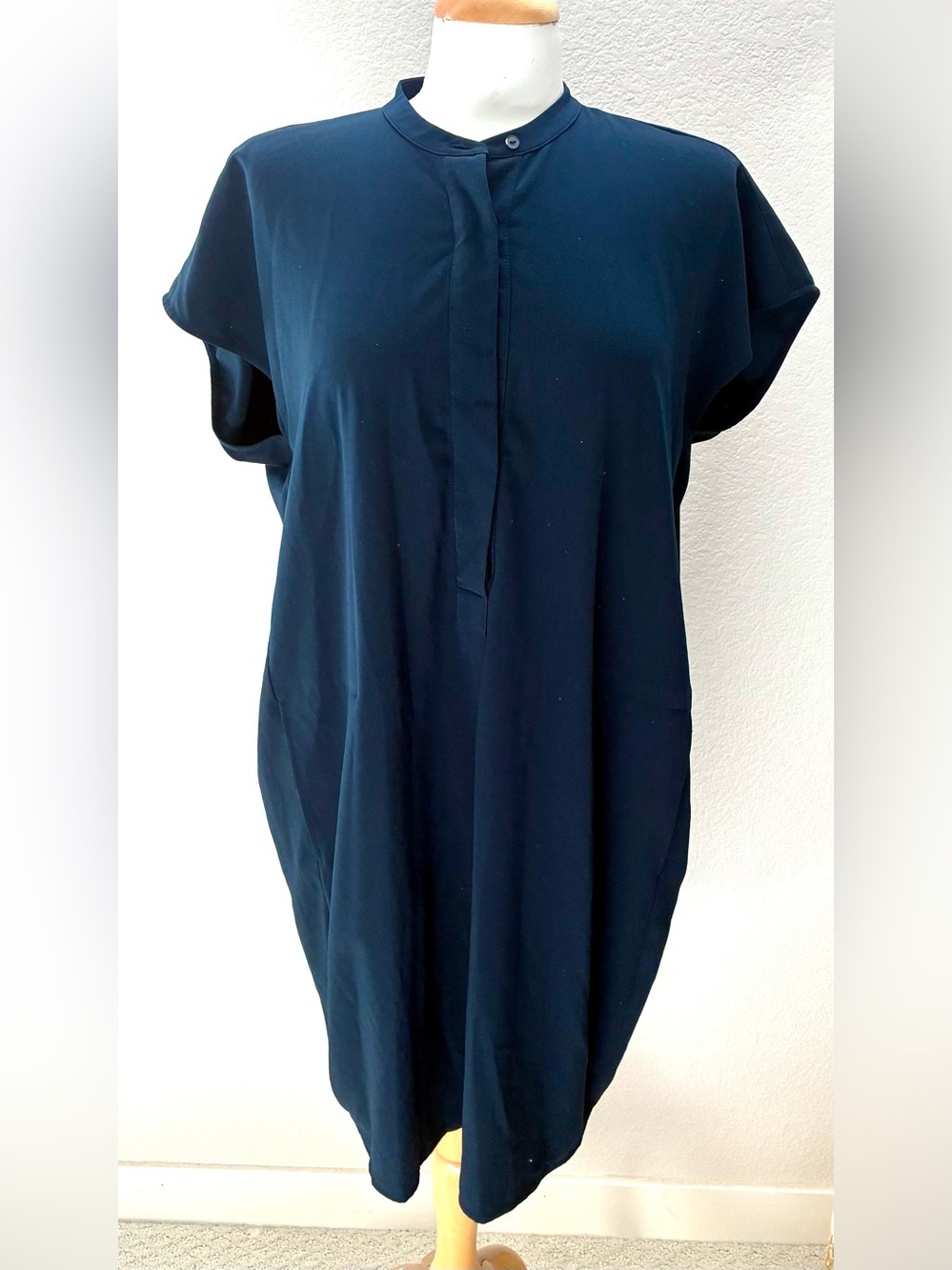 Preowned women’s Vince dress size large